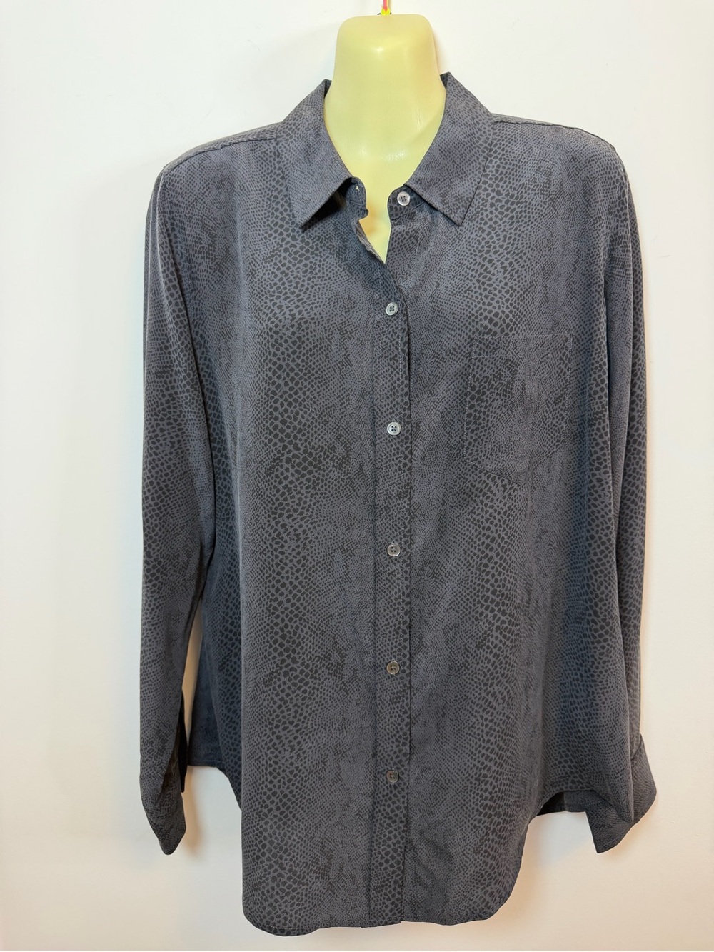 Rails Kate Cobra 100% Silk Gray Button Down Shirt